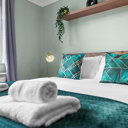 Chic 2 Bedroom Apartment Near Liverpool Street By Gold Stays ลอนดอน ภายนอก รูปภาพ