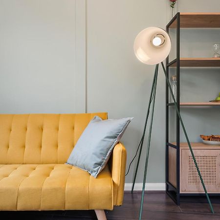 Chic 2 Bedroom Apartment Near Liverpool Street By Gold Stays ลอนดอน ภายนอก รูปภาพ