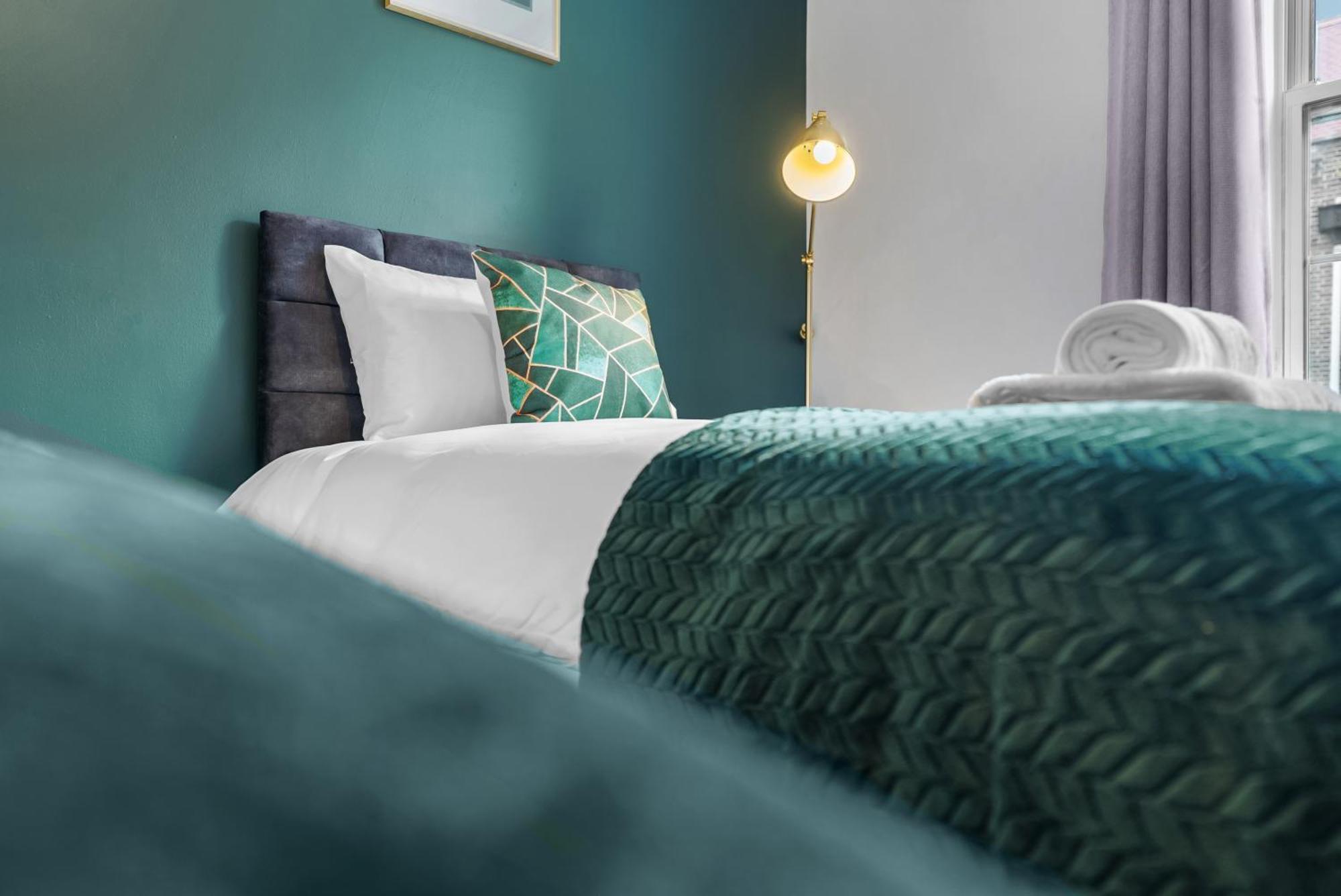 Chic 2 Bedroom Apartment Near Liverpool Street By Gold Stays ลอนดอน ภายนอก รูปภาพ